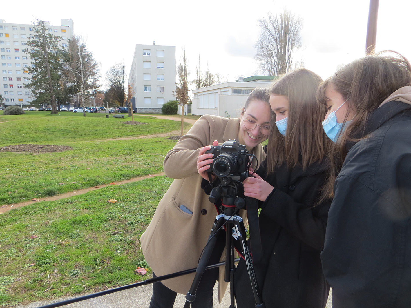 Lilou, Madison et Gaëlle sont toutes les trois étudiantes au Pôle Universitaire de Vichy et se forment aux Métiers du Multimédia et de l’Internet.